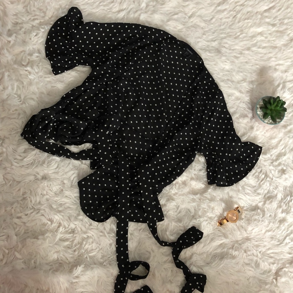 FOREVER 21 NWOT Black white polka dot top